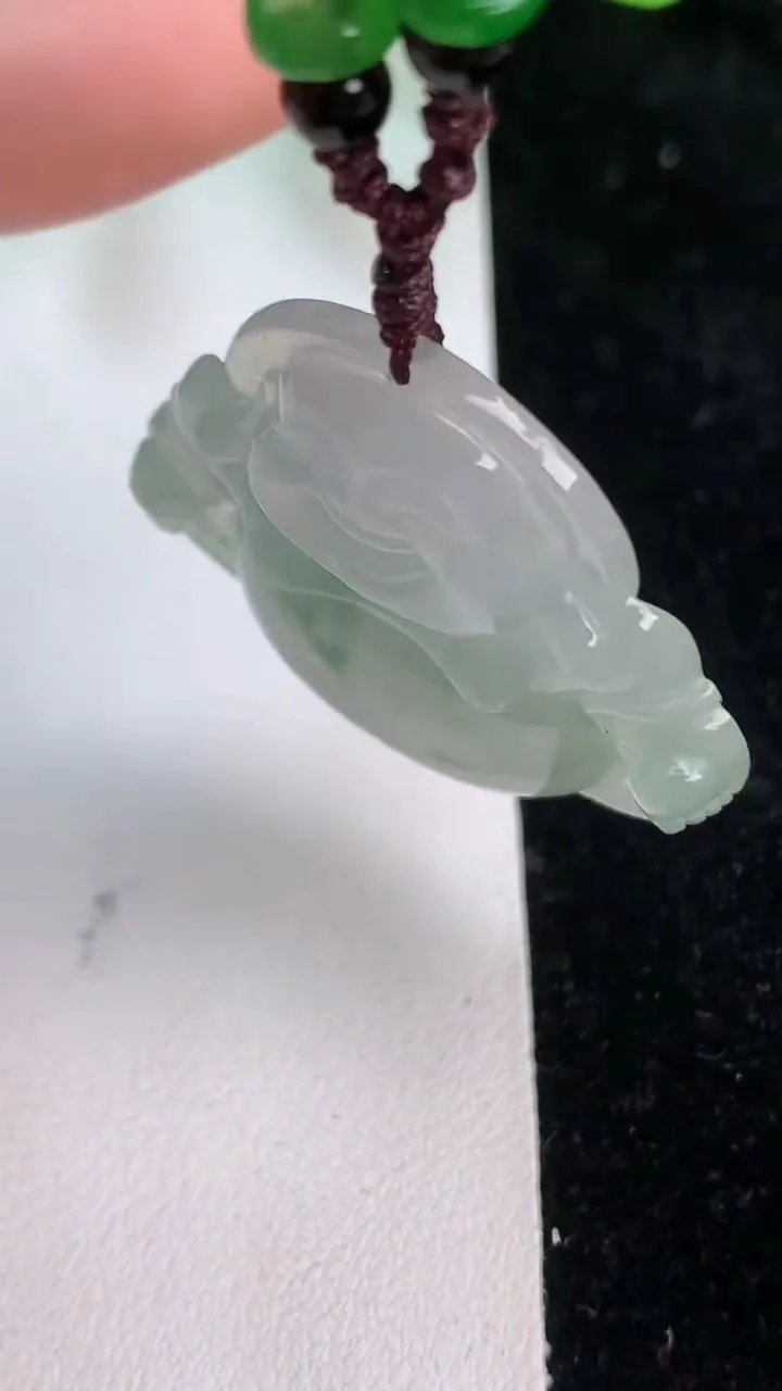天然A货翡翠飘花佛公吊坠，尺寸34-37，重:11.76g
6月18日