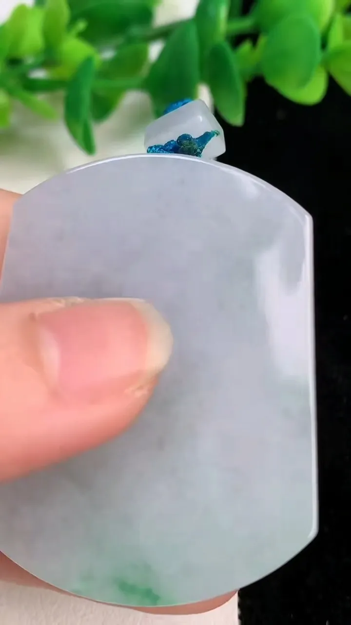 天然A货翡翠无事牌吊坠，尺寸50-37.7-6，重量:34.50g
6月18日
