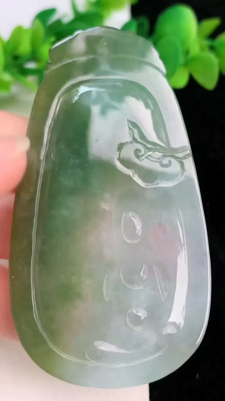天然A货翡翠普贤菩萨吊坠，尺寸74.7-40.6-4，重量:30.54g
6月18日