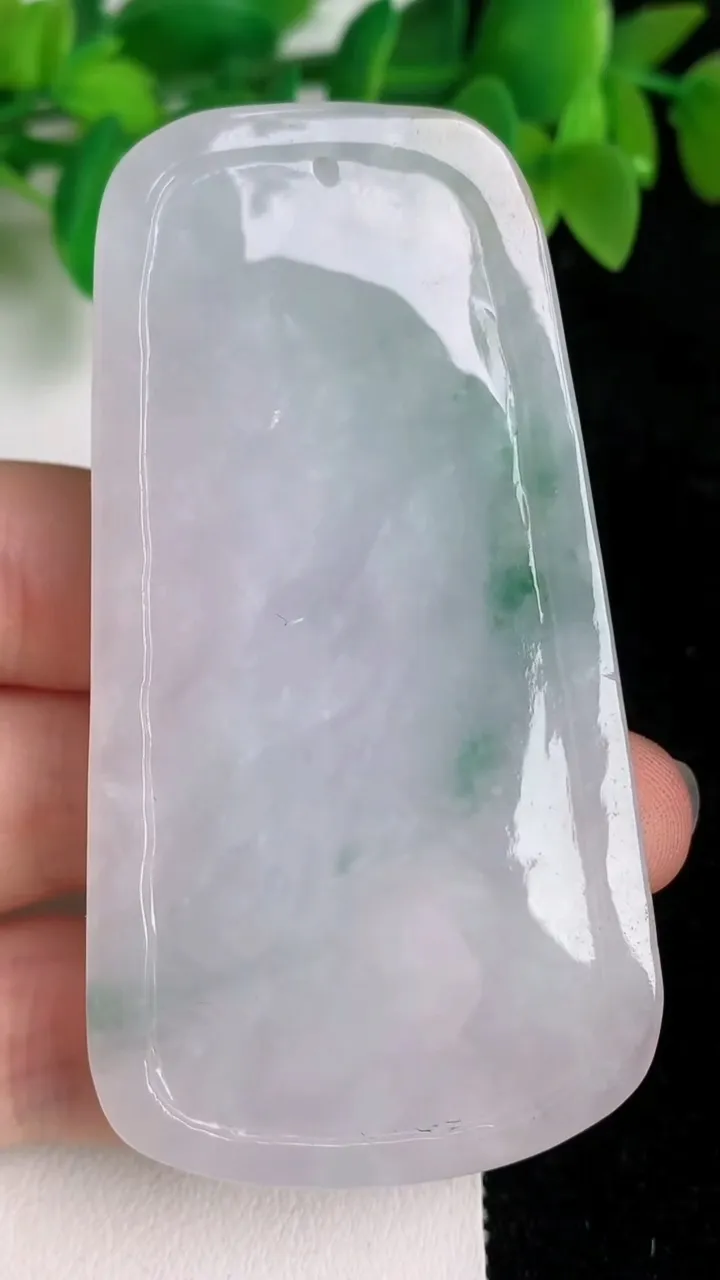 天然A货翡翠飘花山水牌吊坠，尺寸70-37-10，重:47.05g
6月18日