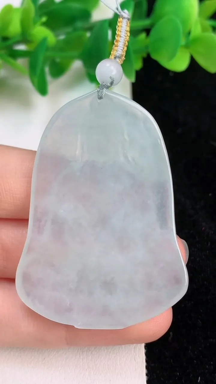 天然A货翡翠大势至观音菩萨吊坠，尺寸51.2-36.8-5，重量:19.85g
6月18日