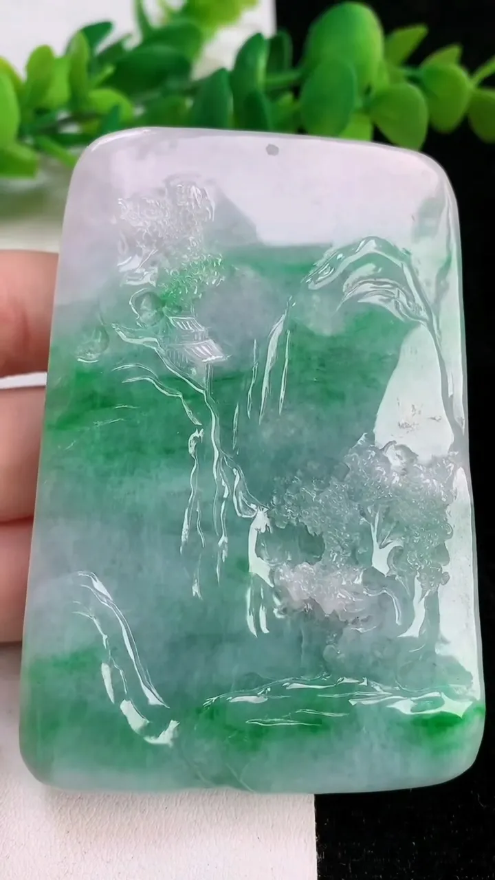 天然A货翡翠山水牌吊坠，尺寸79-56.5-16，重:141.60g
6月18日
