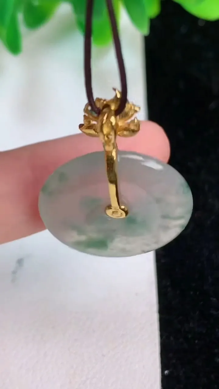 天然A货翡翠平安扣吊坠，尺寸22-3.8，重量:4.35g
6月18日