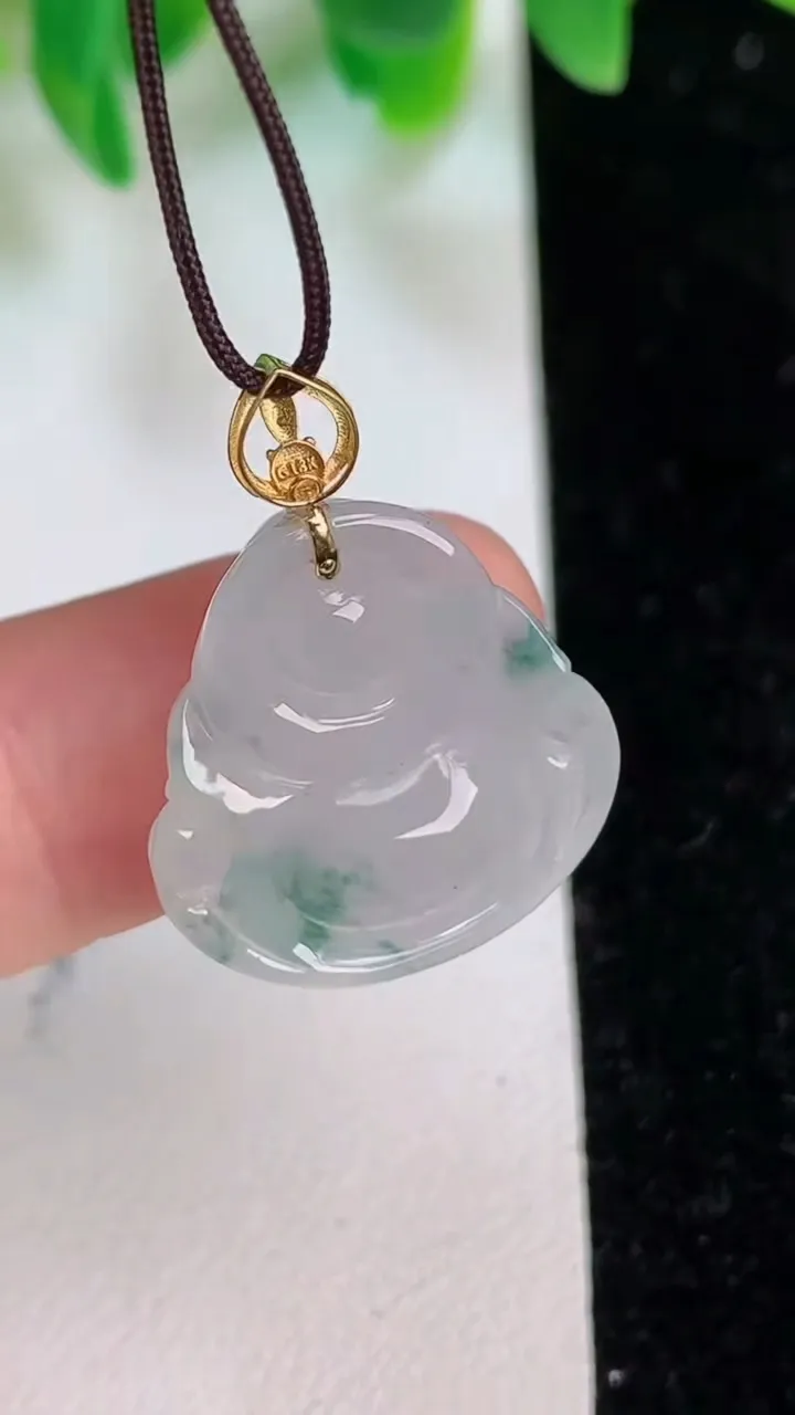 天然A货翡翠18k金飘花佛公吊坠，尺寸17.7-18-6，重量:3.07g
6月18日