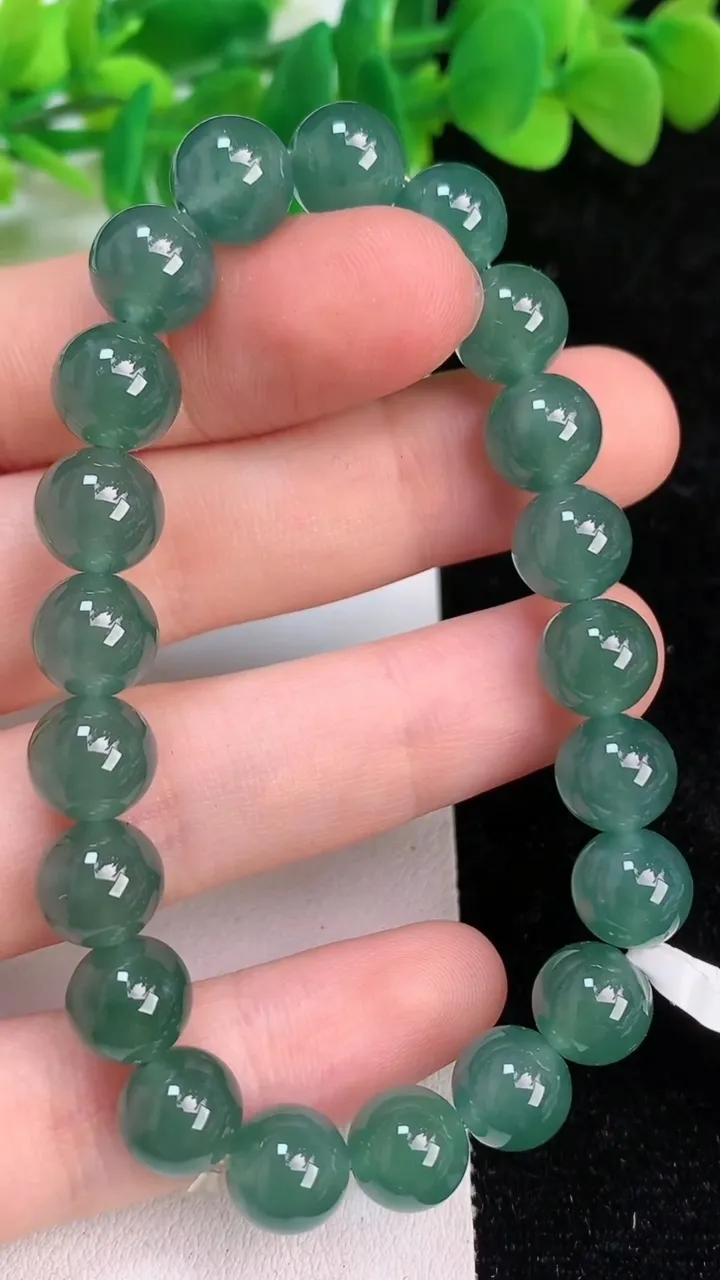 天然A货翡翠圆珠手串，尺寸8.8-21颗，重:24.38g6月18日
工厂直销收藏佳品,种好水足，色泽均匀，有种有色，上手高大气！