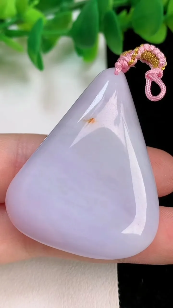 天然A货翡翠紫罗兰无相观音吊坠，尺寸45.3-35.7-12.3，重量:33.04g
6月18日
