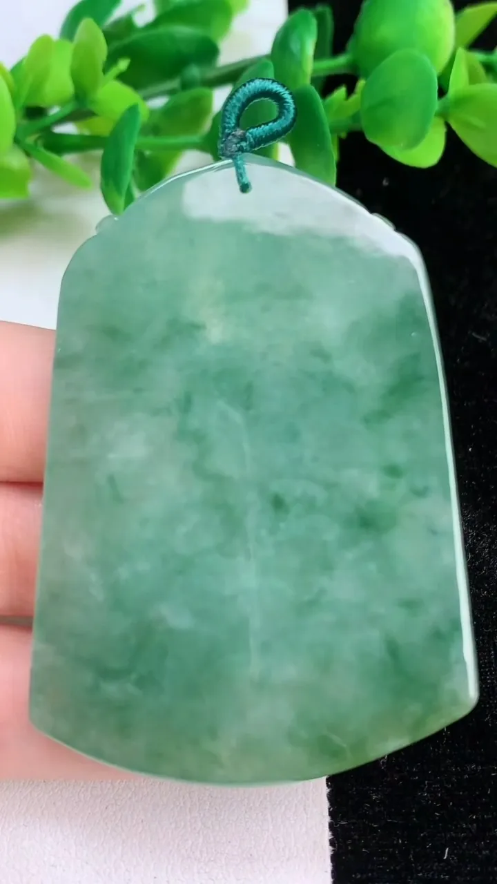 天然A货翡翠文殊菩萨吊坠，尺寸61.7-43-5.2，重量:33.38g
6月18日