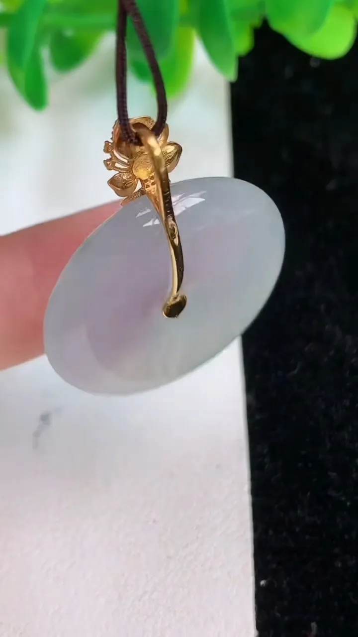 天然A货翡翠种平安扣吊坠，尺寸27-5.8，重量:9.78g
6月18日