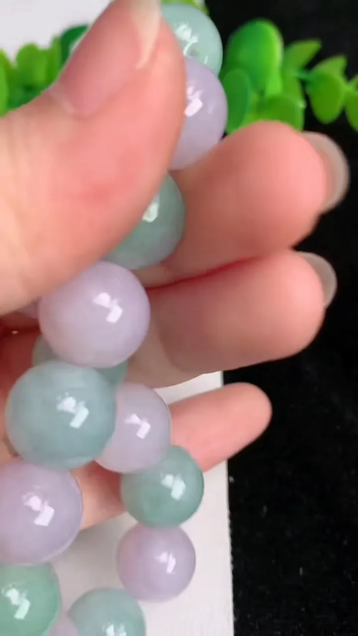 天然A货翡翠双彩多宝圆珠手串16颗，尺寸13，重:56.18g6月18日
工厂直销收藏佳品,种好水足，色泽均匀，有种有色，上手高大气！