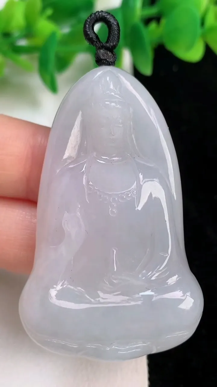 天然A货翡翠观音菩萨吊坠，尺寸55-35-8.5，重量:31.07g
6月18日