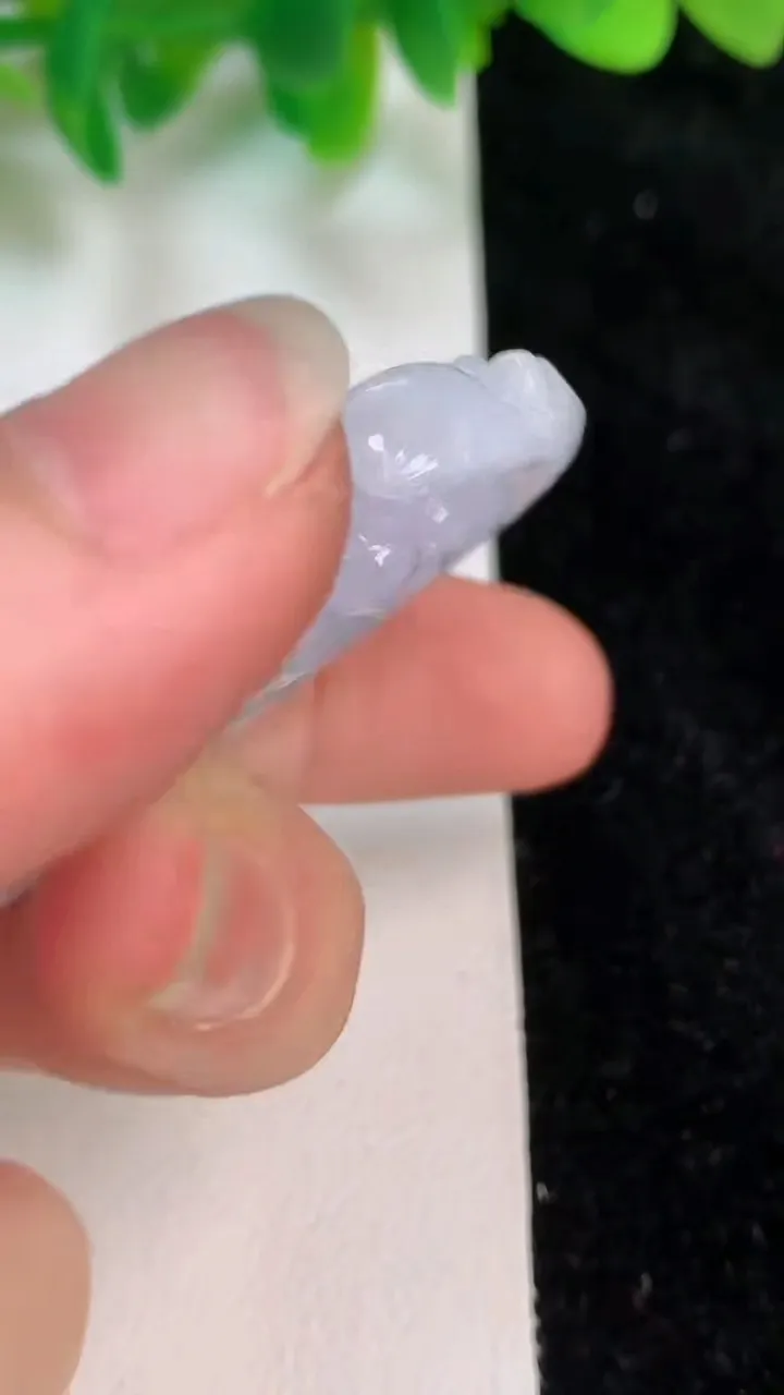 天然A货翡翠春带彩紫罗兰多子多福 葡萄吊坠，尺寸55.2-30.7-10.6，重量:29.71g
6月18日