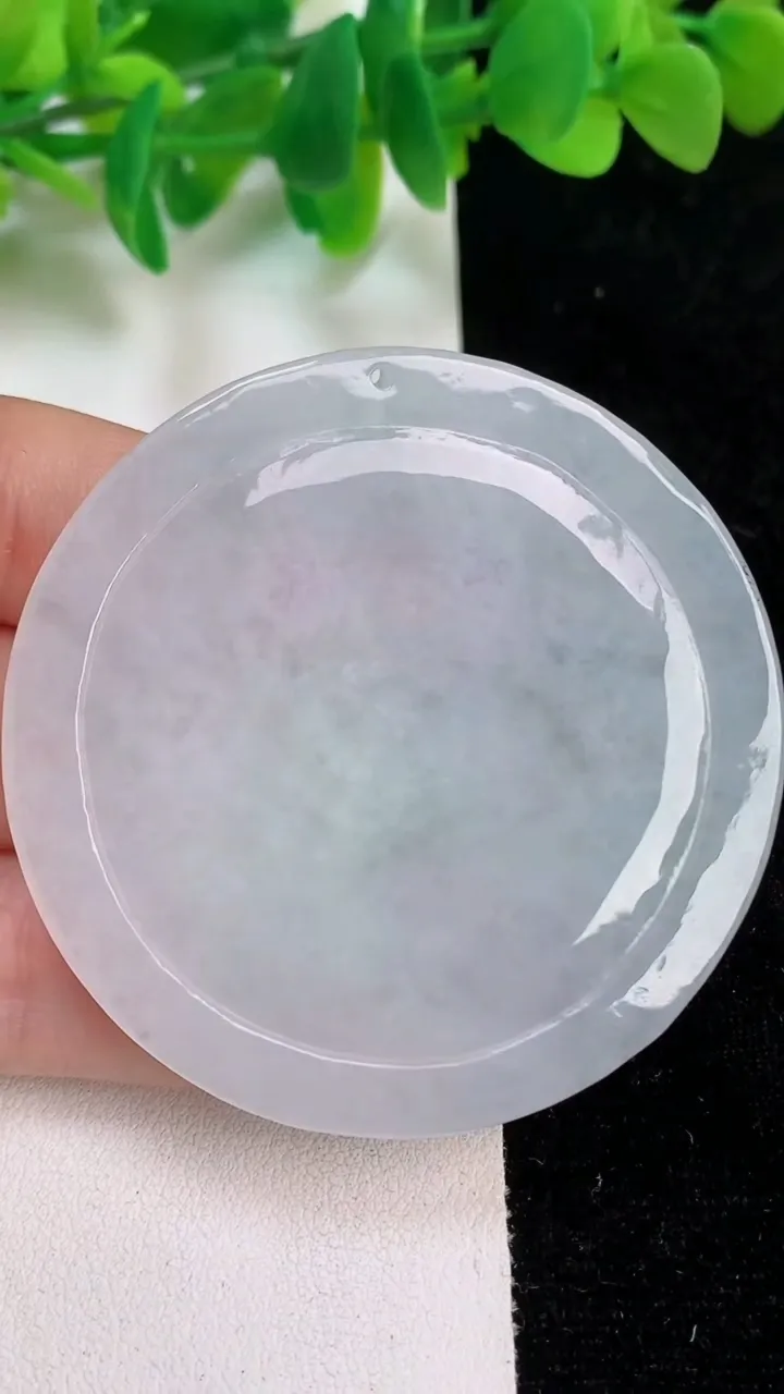 天然A货翡翠千手观音吊坠，尺寸54.4-5，重量:31.20g
6月18日
