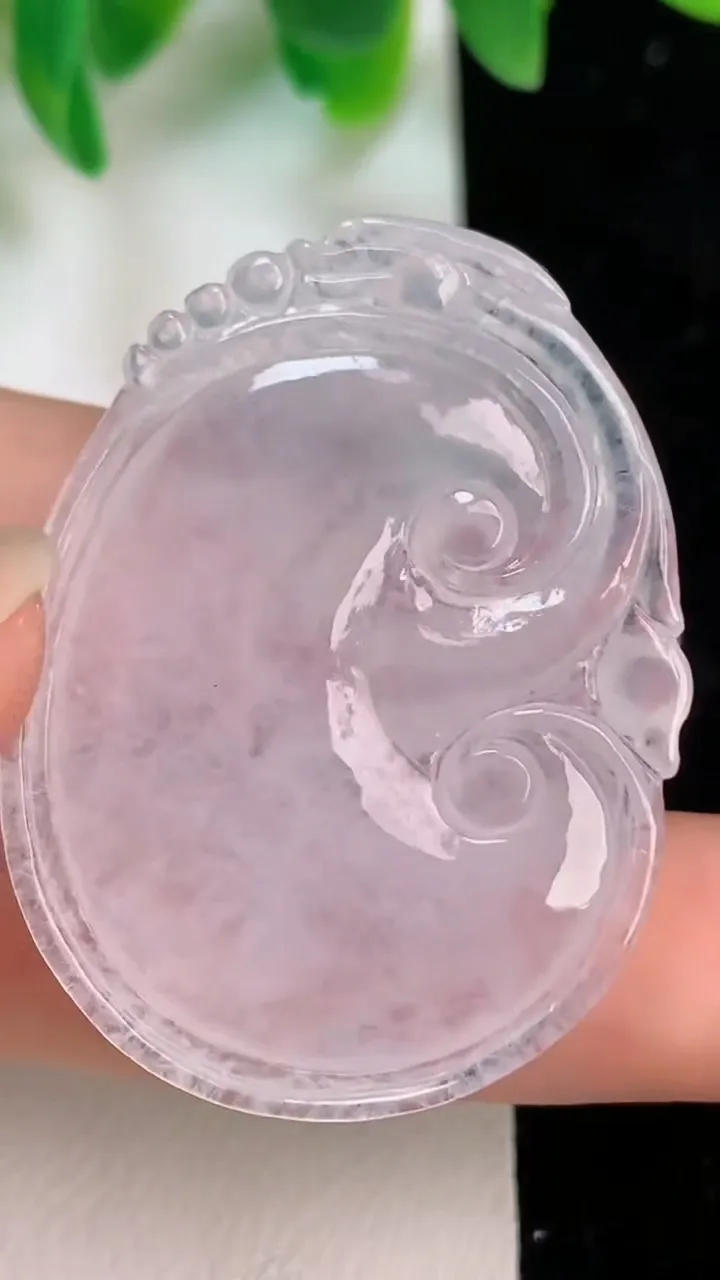 天然A货翡翠如意吊坠，尺寸39.2-28.5-5.2，重量:10.00g
6月18日