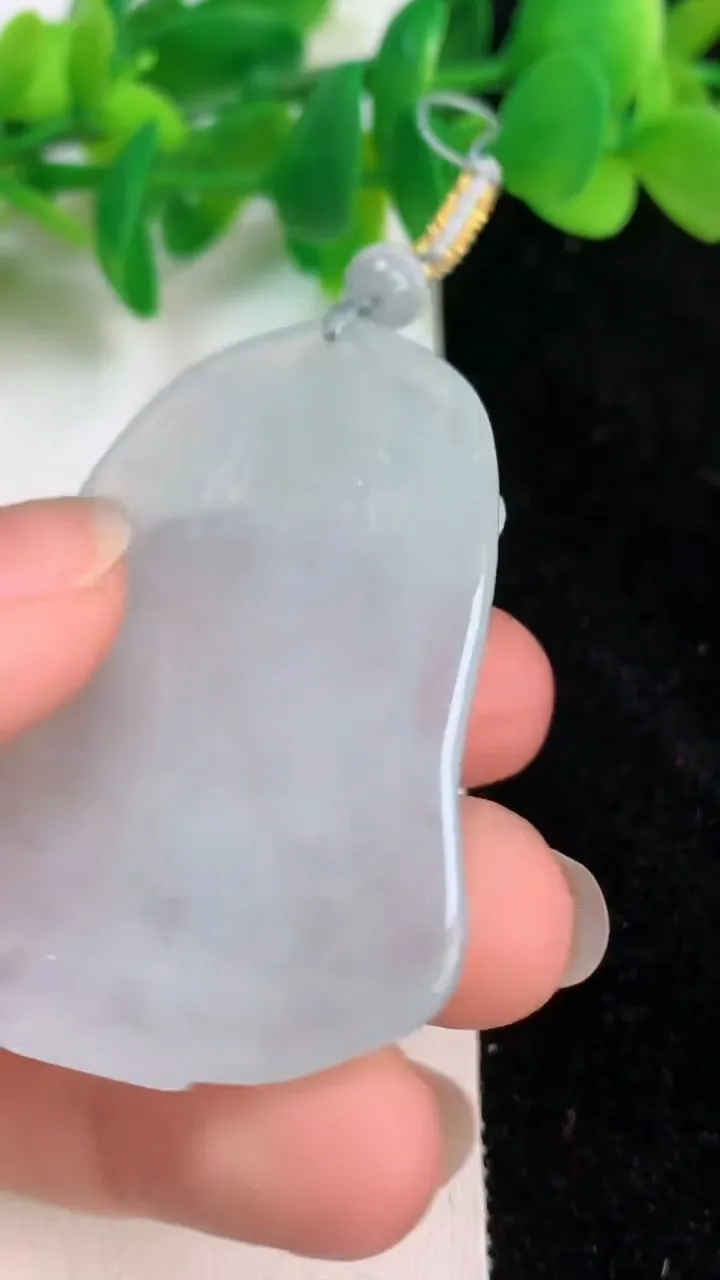 天然A货翡翠大势至观音菩萨吊坠，尺寸51.2-36.8-5，重量:19.85g
6月18日