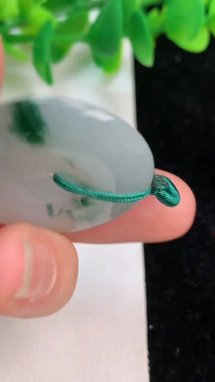 天然A货翡翠飘花平安扣吊坠，尺寸30.5-5.4，重量:10.67g
6月18日