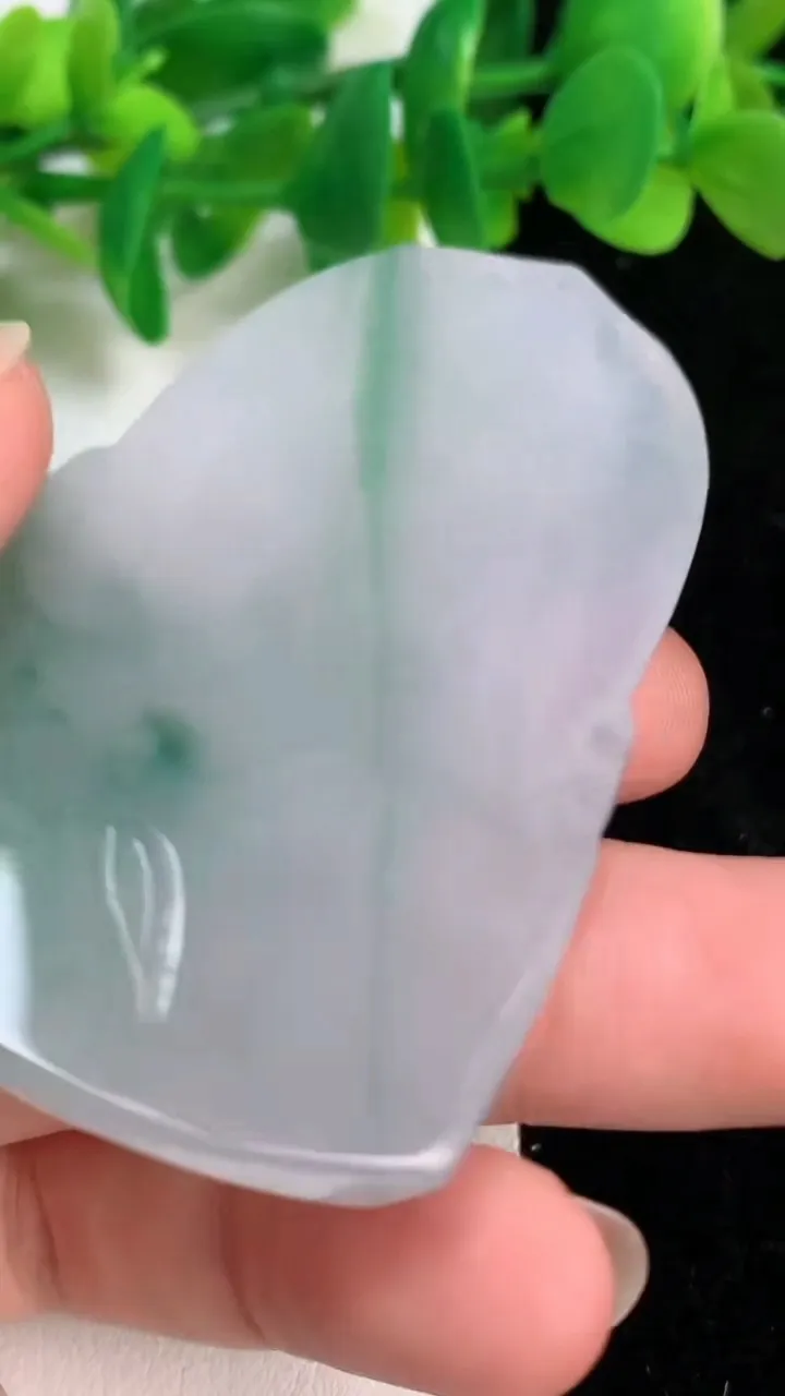 天然A货翡翠虚空藏观音菩萨吊坠，尺寸64.3-39.8-5.7，重量:31.96g
6月18日