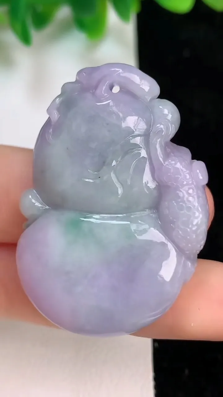天然A货翡翠紫罗兰葫芦吊坠，尺寸41.7-27.8-10.3，重量:23.88g
6月18日