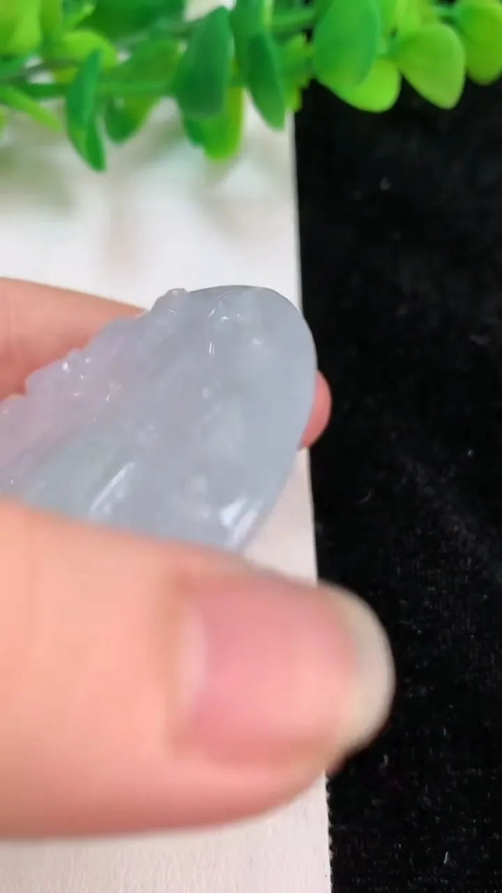 天然A货翡翠千手观音吊坠，尺寸54.4-5，重量:31.20g
6月18日