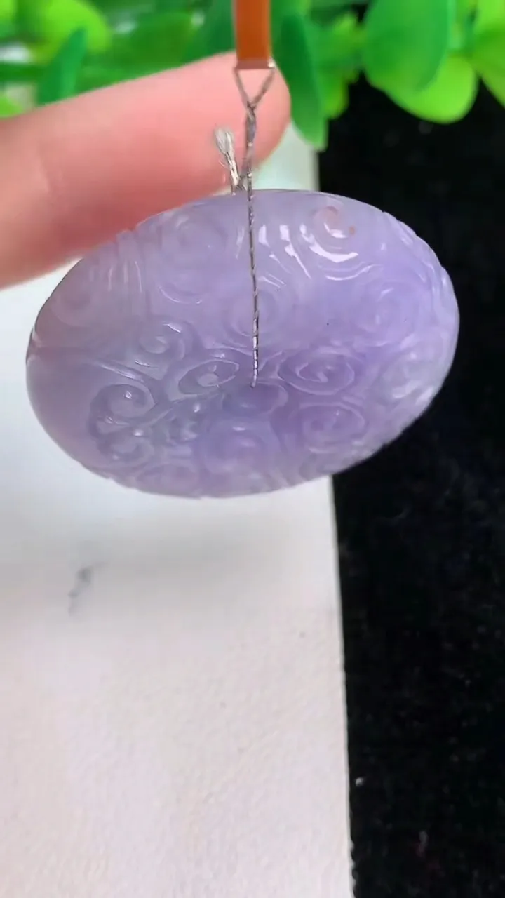 天然A货翡翠紫罗兰雕花平安扣吊坠，尺寸34.6-10.7，重量:25.07g
6月18日