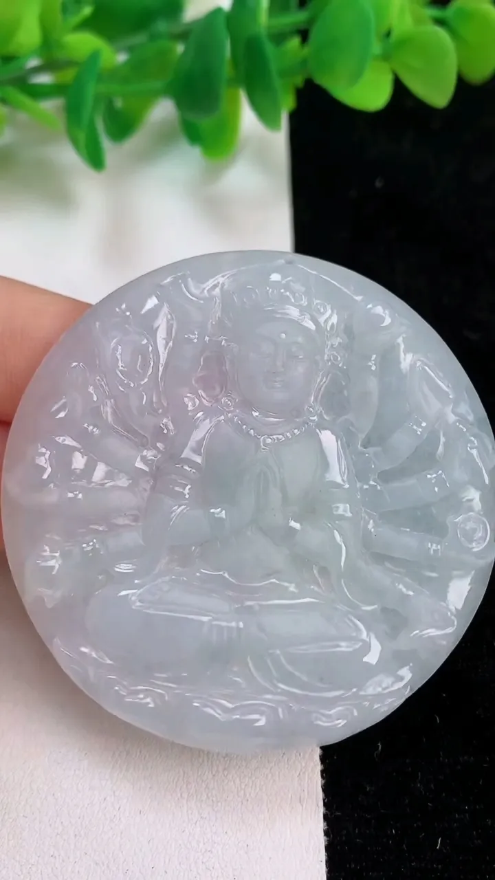 天然A货翡翠千手观音吊坠，尺寸54.4-5，重量:31.20g
6月18日