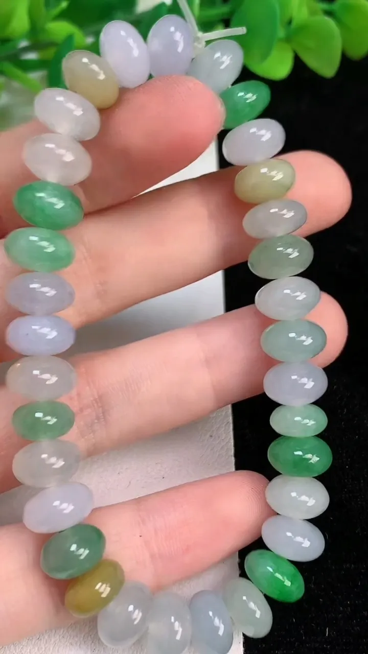 天然A货翡翠三彩算盘珠手串33颗，尺寸9.1，重:30.04g6月18日
工厂直销收藏佳品,种好水足