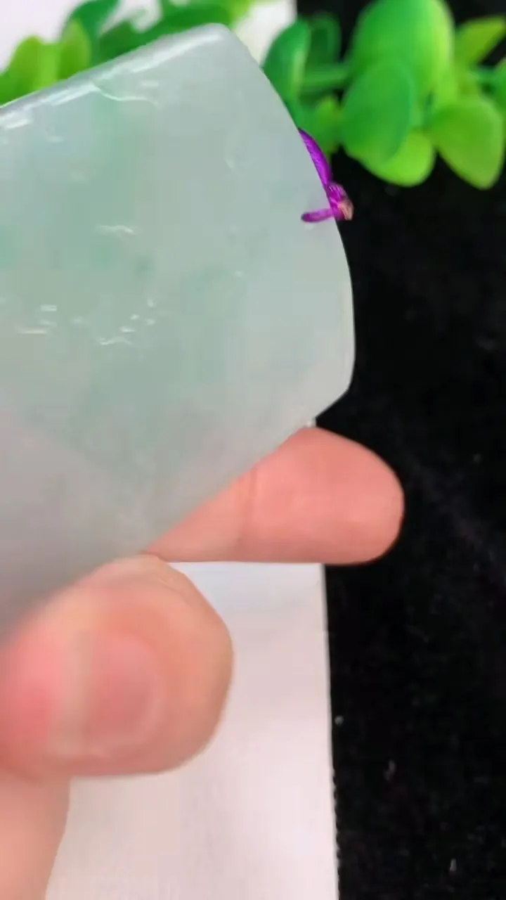 天然A货翡翠山水牌吊坠，尺寸62.2-43.6-5，重量:32.16g
6月18日