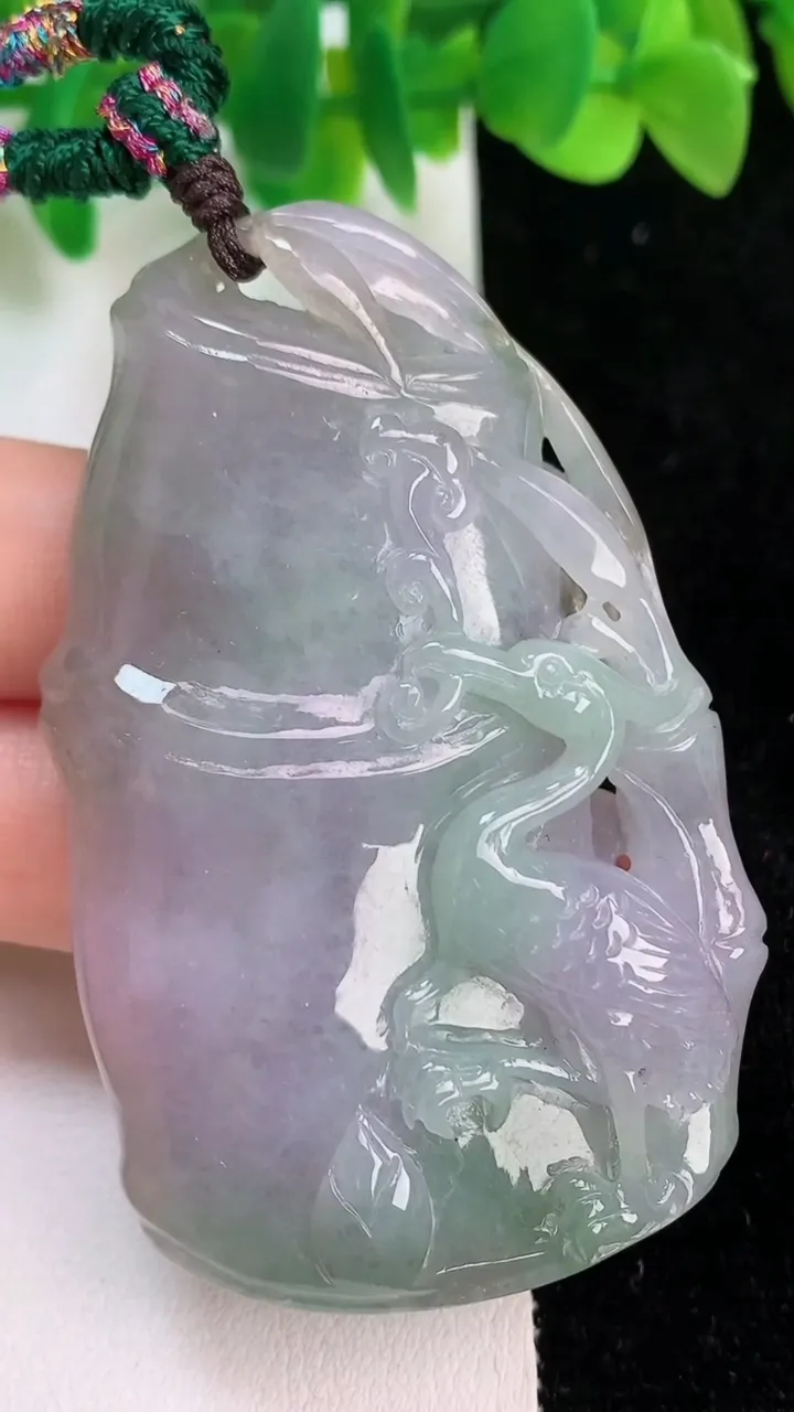 天然A货翡翠春带彩 紫罗兰节节高升 竹节吊坠，尺寸69.5-49.8-10.8，重:55.56g
6