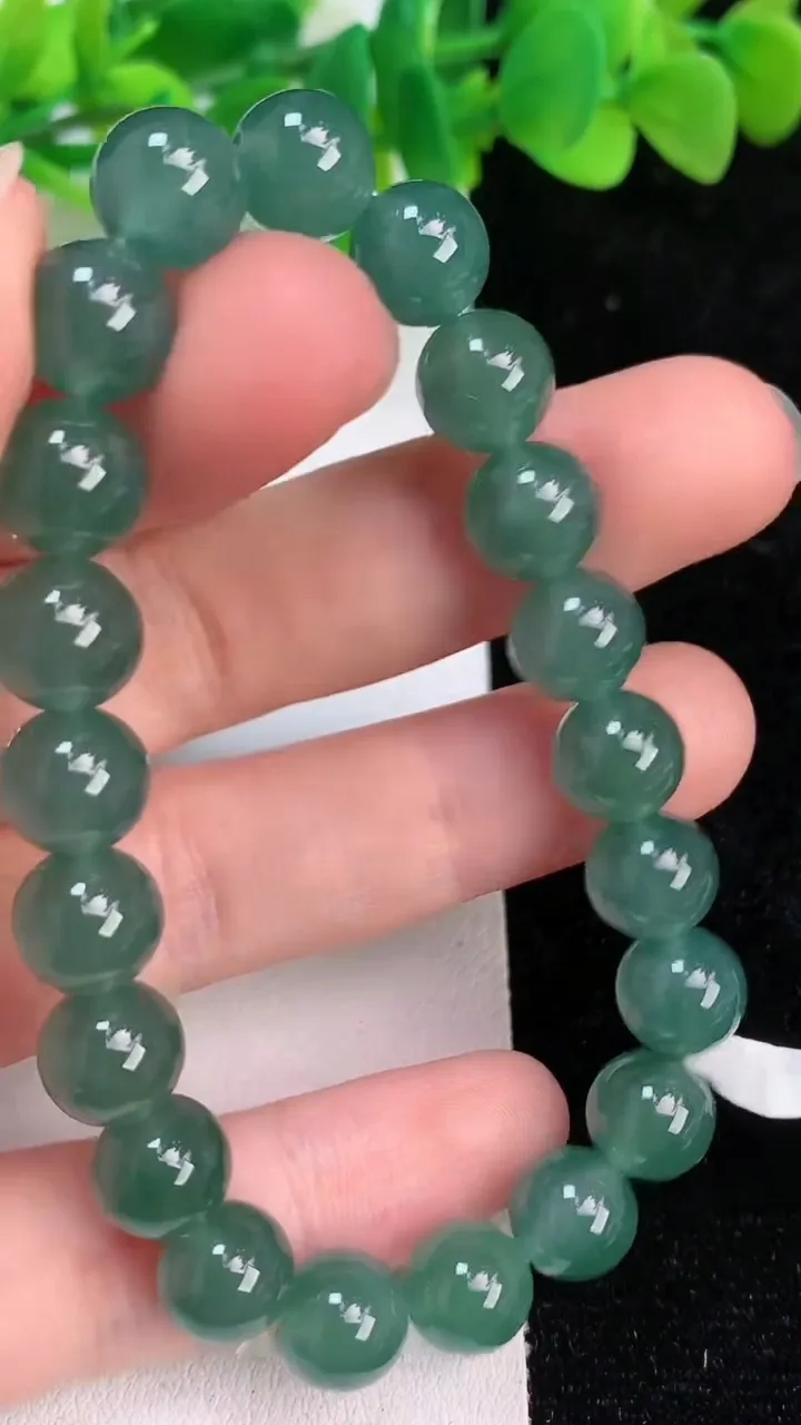 天然A货翡翠圆珠手串，尺寸8.8-21颗，重:24.38g6月18日
工厂直销收藏佳品,种好水足，色泽均匀，有种有色，上手高大气！