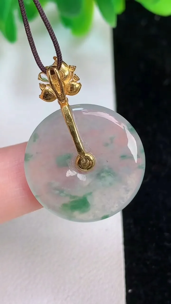天然A货翡翠平安扣吊坠，尺寸22-3.8，重量:4.35g
6月18日