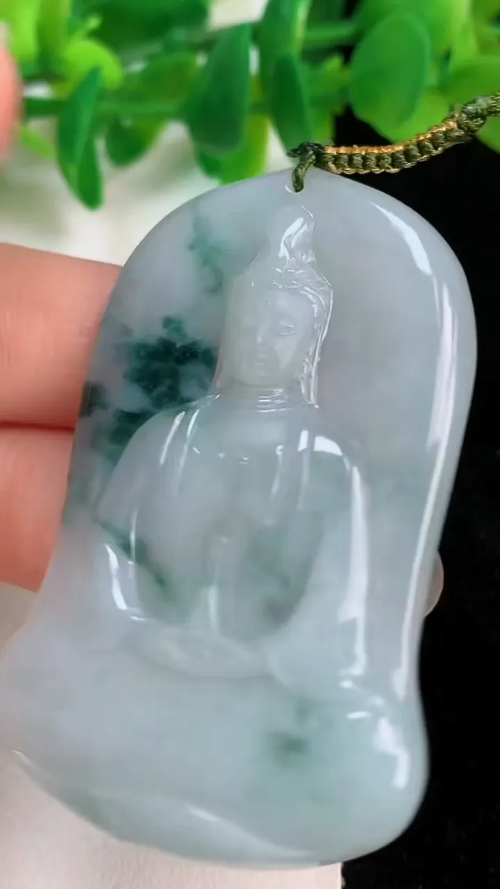 天然A货翡翠飘花观音菩萨吊坠，尺寸55-36.8-4.7，重量:22.12g
6月18日