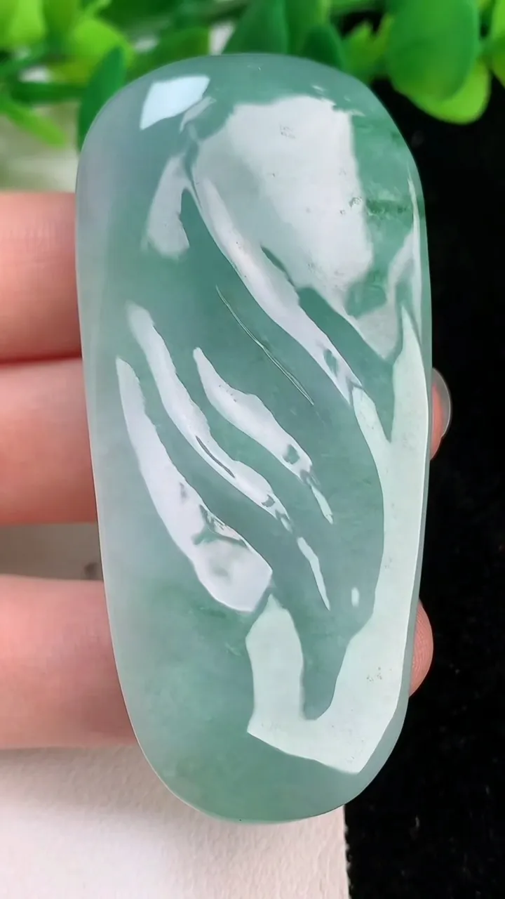天然A货翡翠普贤菩萨吊坠，尺寸64-29.5-11.3，重量:33.77g
6月18日