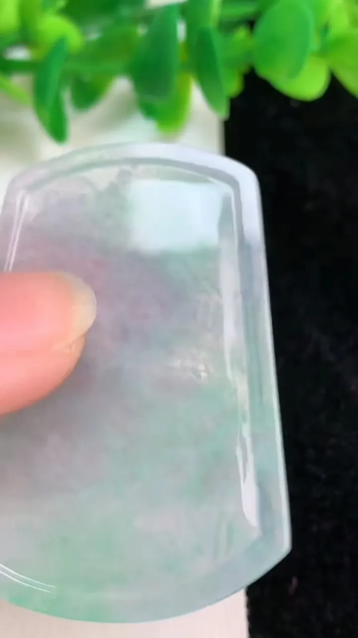 天然A货翡翠山水牌吊坠，尺寸52-36.6-3.4，重量:14.66g
6月18日