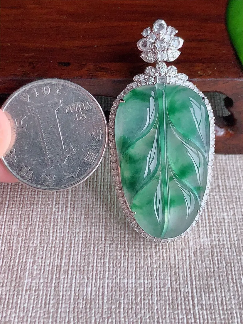 天然A货翡翠18K金伴飘花叶子金枝玉叶吊坠尺寸49×22.3×10.5裸石33×20.4m量10.29g 0617