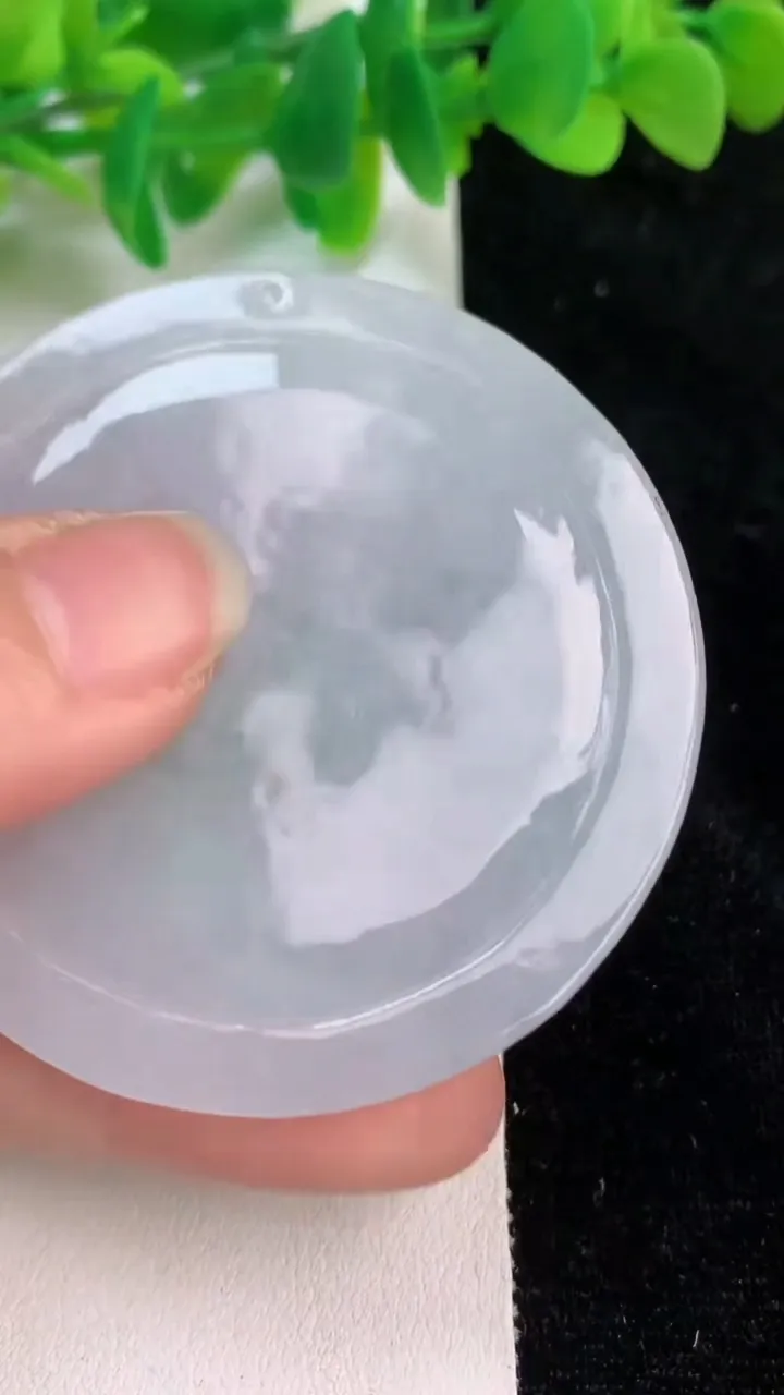 天然A货翡翠千手观音吊坠，尺寸54.4-5，重量:31.20g
6月18日