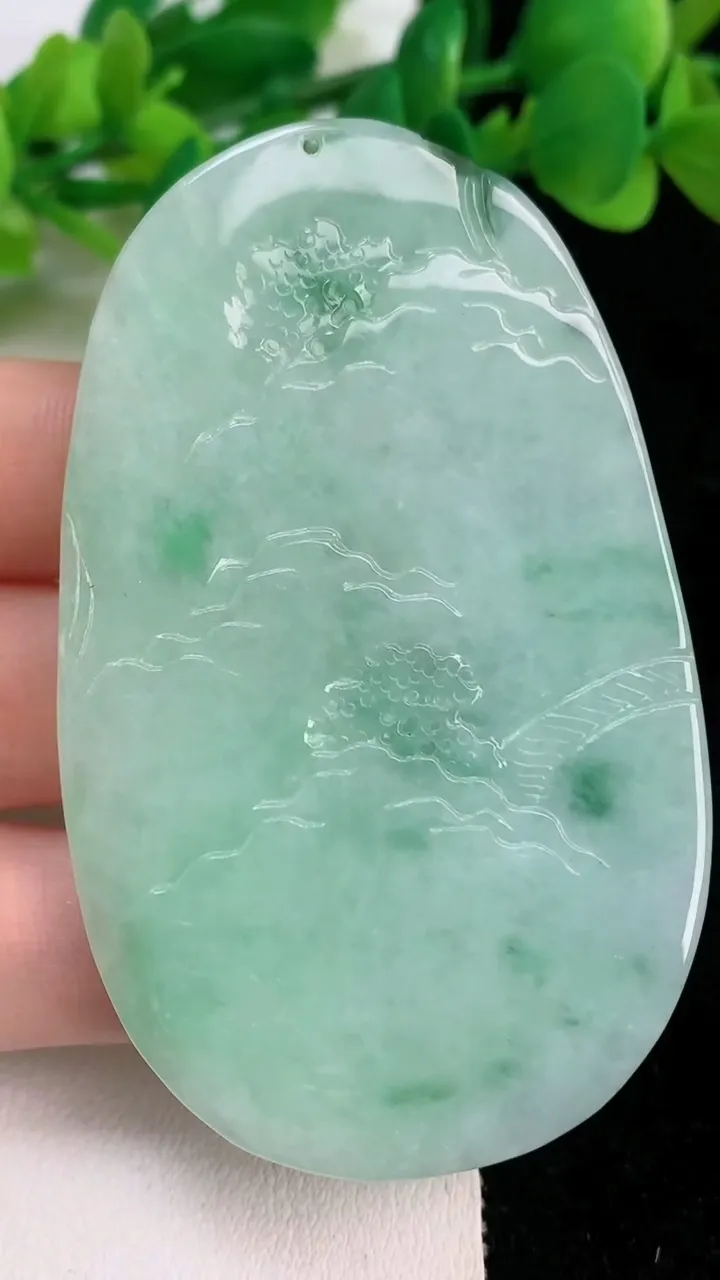天然A货翡翠山水牌吊坠，尺寸69.7-42.6-5.4，重量:37.24g
6月18日