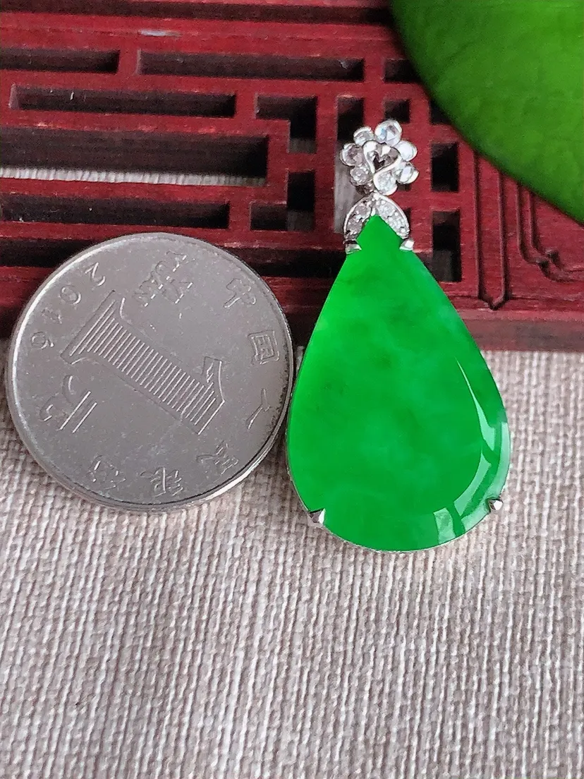 天然A货翡翠18K金伴阳绿水滴吊坠尺寸38×28.6×18.5×6.3m量7.42g 0617