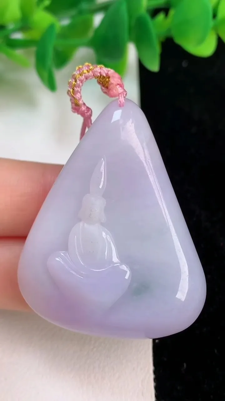 天然A货翡翠紫罗兰无相观音吊坠，尺寸45.3-35.7-12.3，重量:33.04g
6月18日