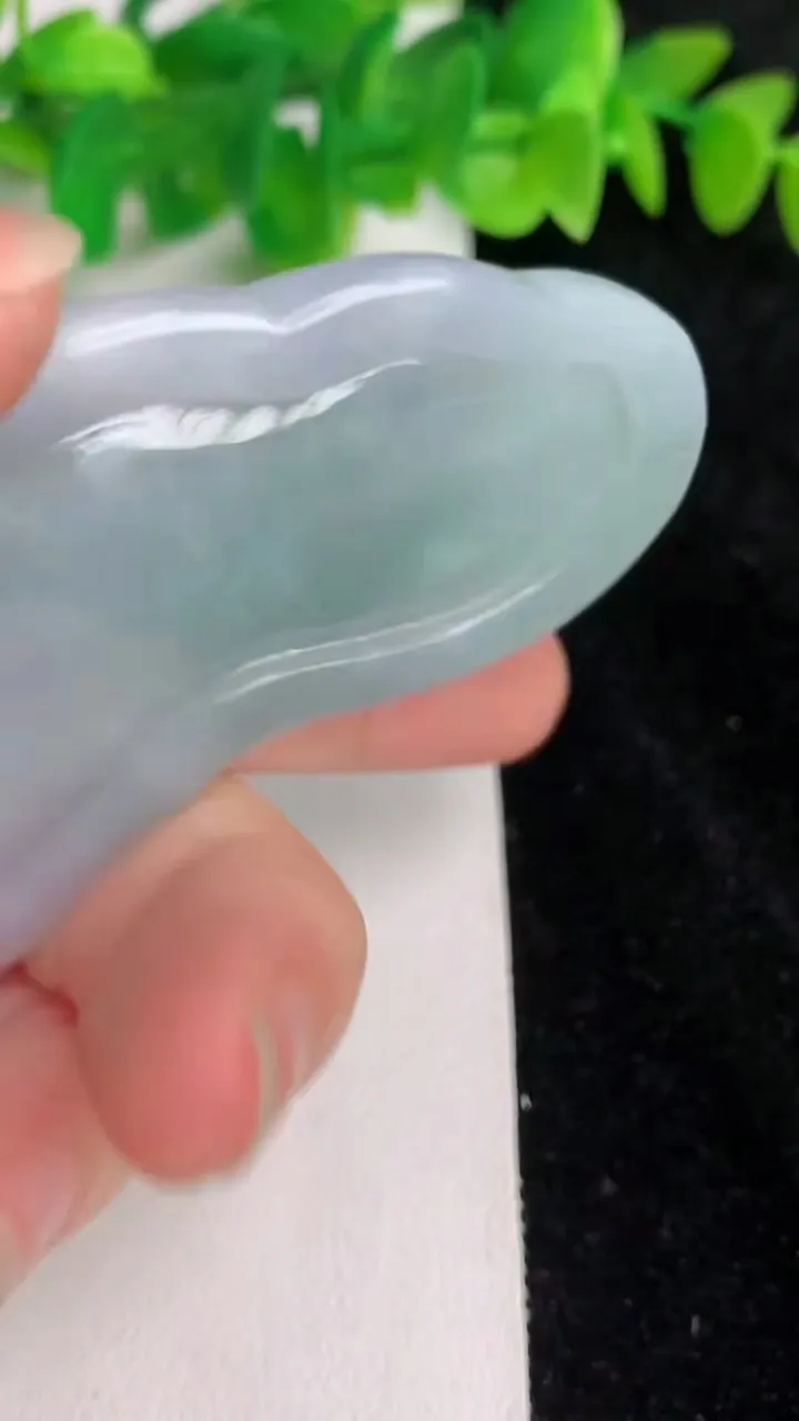 天然A货翡翠大势至观音菩萨吊坠，尺寸79.2-40.2-6.4，重:35.22g
6月18日