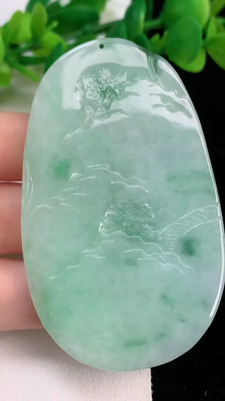 天然A货翡翠山水牌吊坠，尺寸69.7-42.6-5.4，重量:37.24g
6月18日