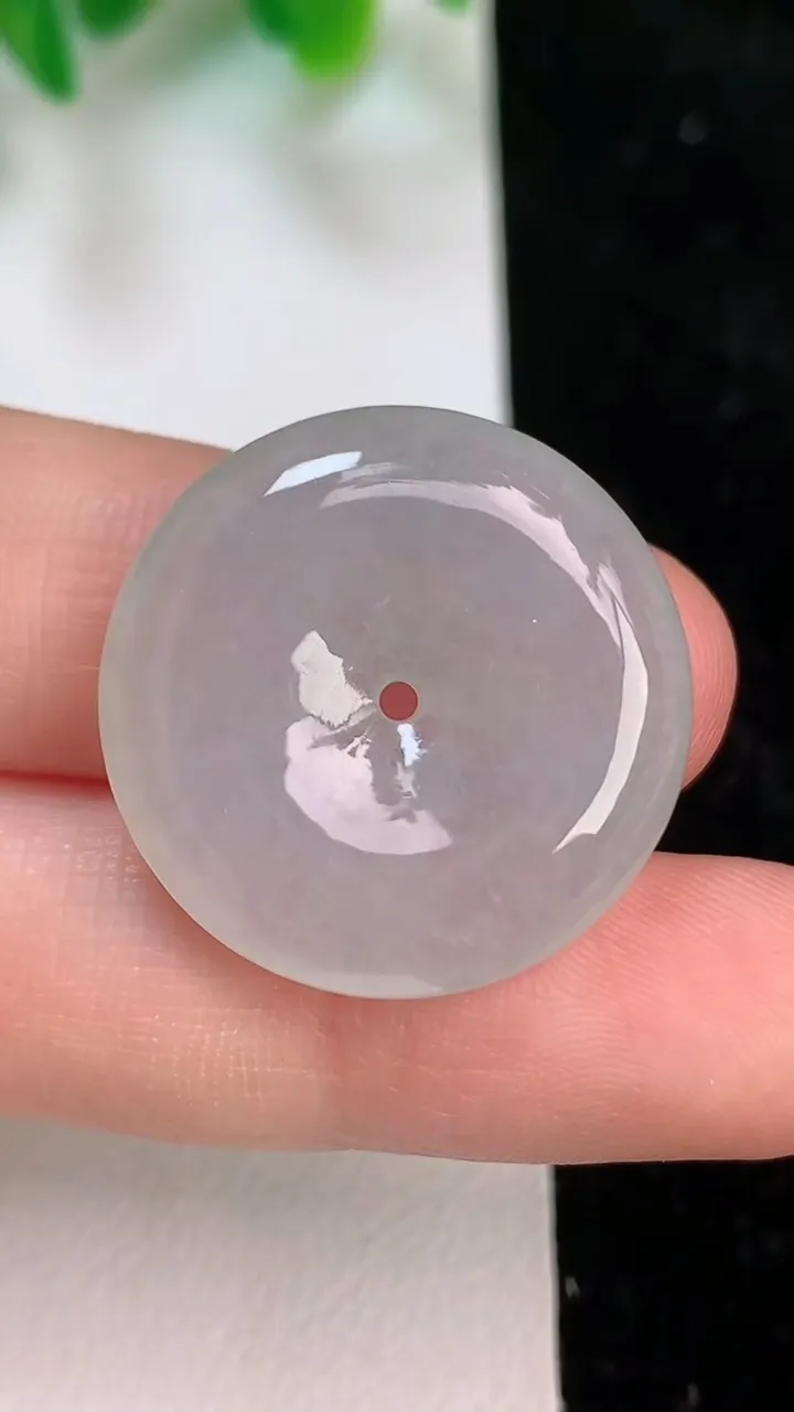 天然A货翡翠平安扣吊坠，尺寸24.2-5.2，重量:6.61g
6月18日