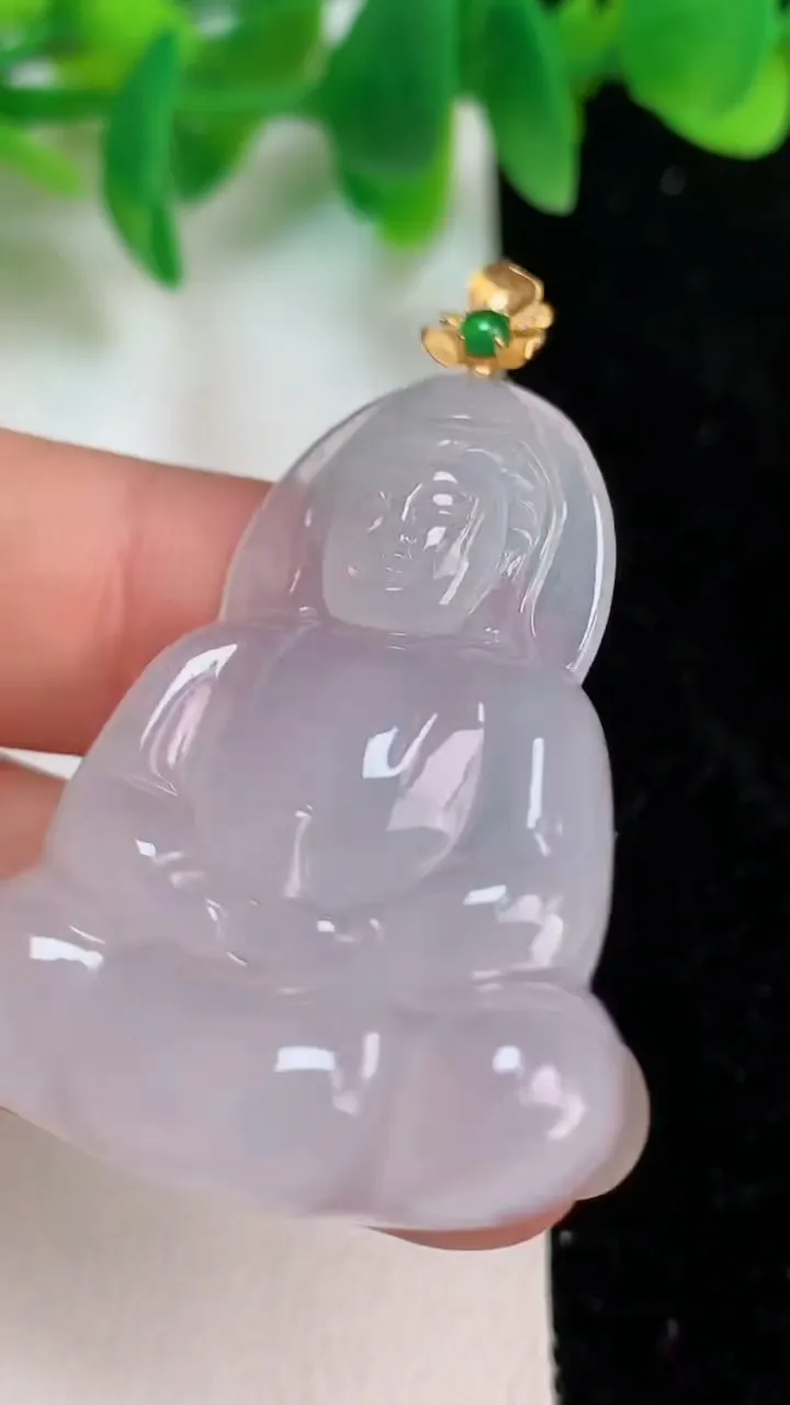 天然A货翡翠观音菩萨吊坠，尺寸39.4-31.6-4.6，重量:9.18g
6月18日