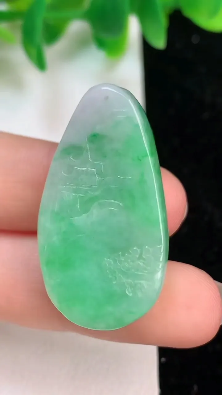天然A货翡翠山水牌吊坠，尺寸35.5-19-10.5，重量:13.03g
6月18日