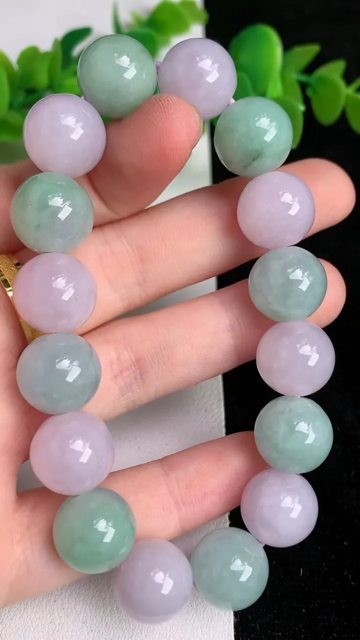 天然A货翡翠双彩多宝圆珠手串16颗，尺寸13，重:56.18g6月18日
工厂直销收藏佳品,种好水足，色泽均匀，有种有色，上手高大气！