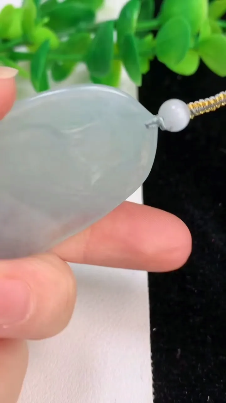 天然A货翡翠大势至观音菩萨吊坠，尺寸51.2-36.8-5，重量:19.85g
6月18日