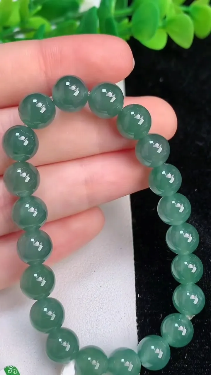 天然A货翡翠圆珠手串，尺寸8.8-21颗，重:24.38g6月18日
工厂直销收藏佳品,种好水足，色泽均匀，有种有色，上手高大气！