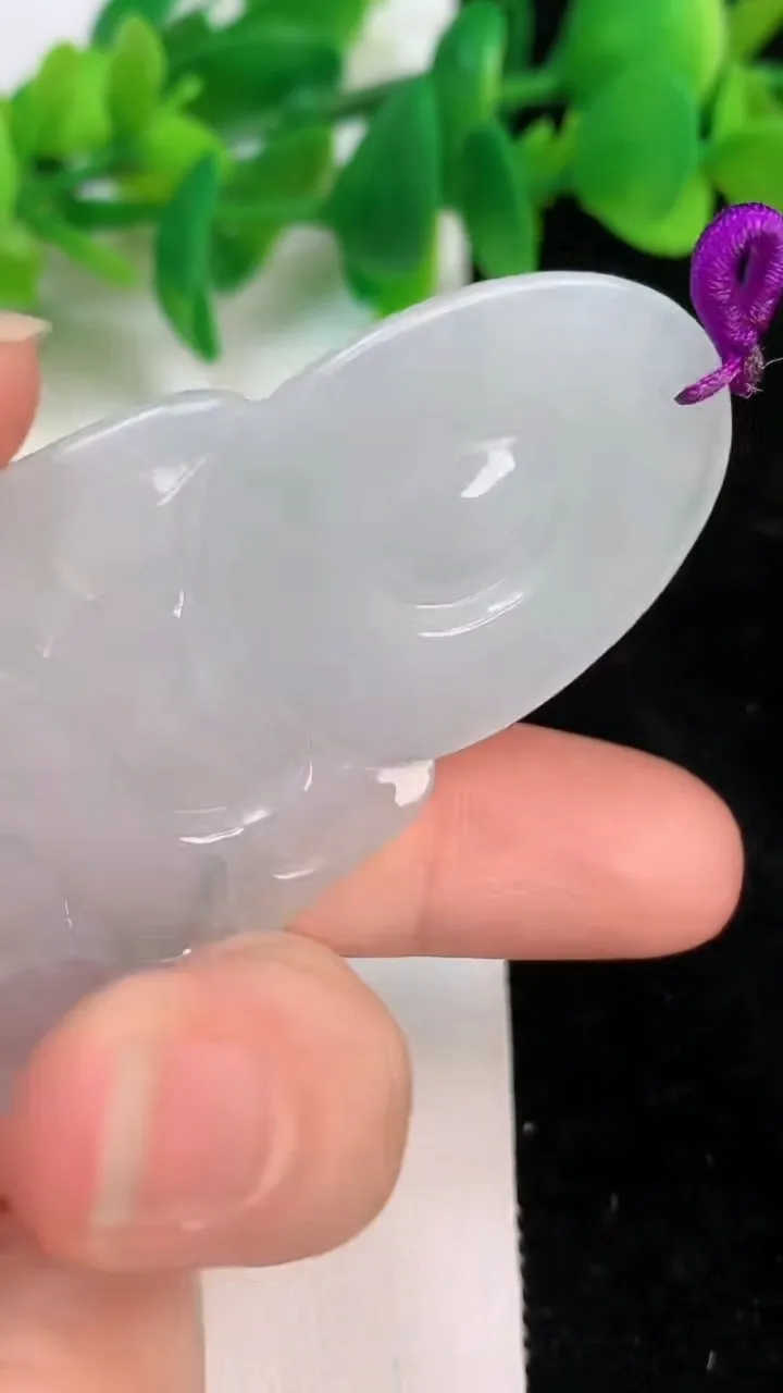 天然A货翡翠飘花观音菩萨吊坠，尺寸65-36.5-5.3，重量:23.62g
6月18日