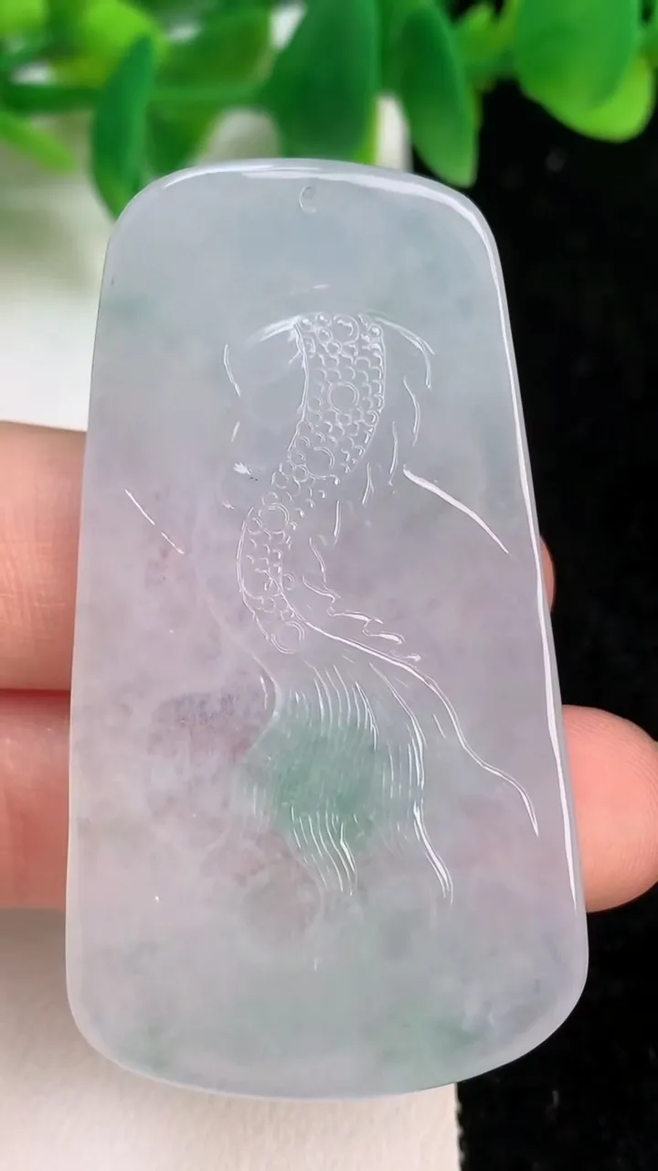 天然A货翡翠龙牌吊坠，尺寸54.5-30.6-4.4，重量:19.11g
6月18日