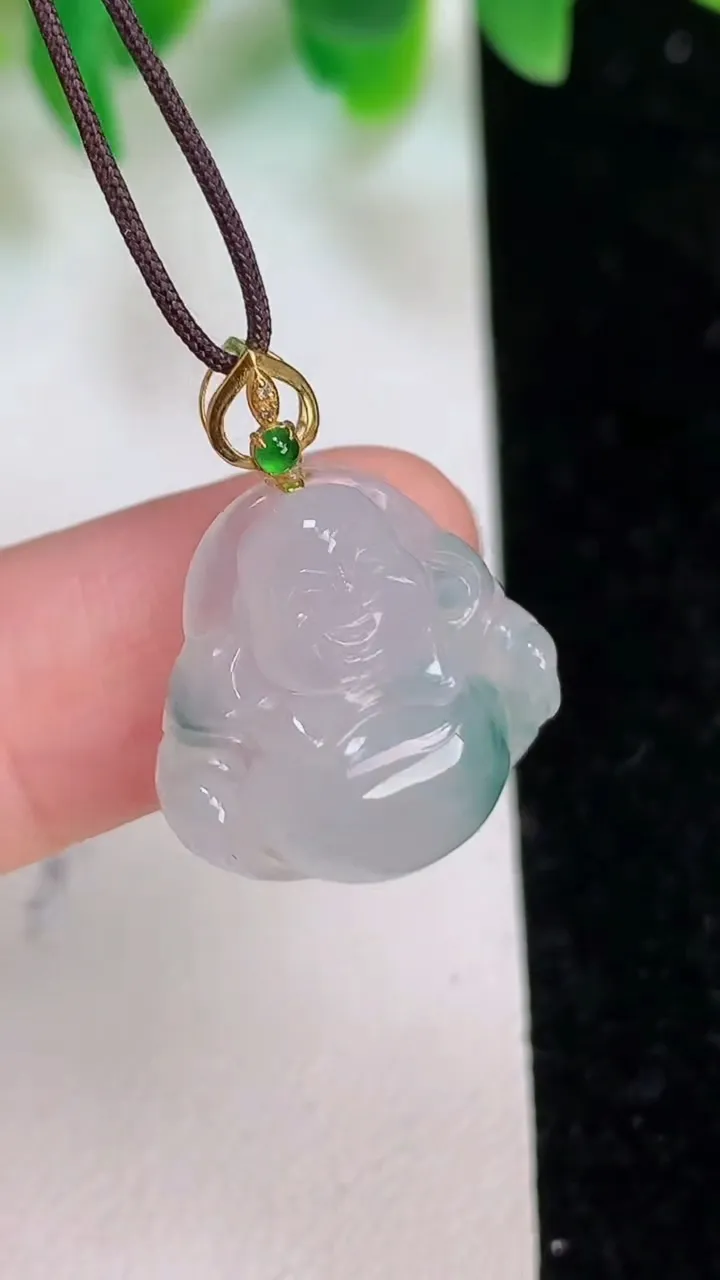 天然A货翡翠18k金飘花佛公吊坠，尺寸17.7-18-6，重量:3.07g
6月18日