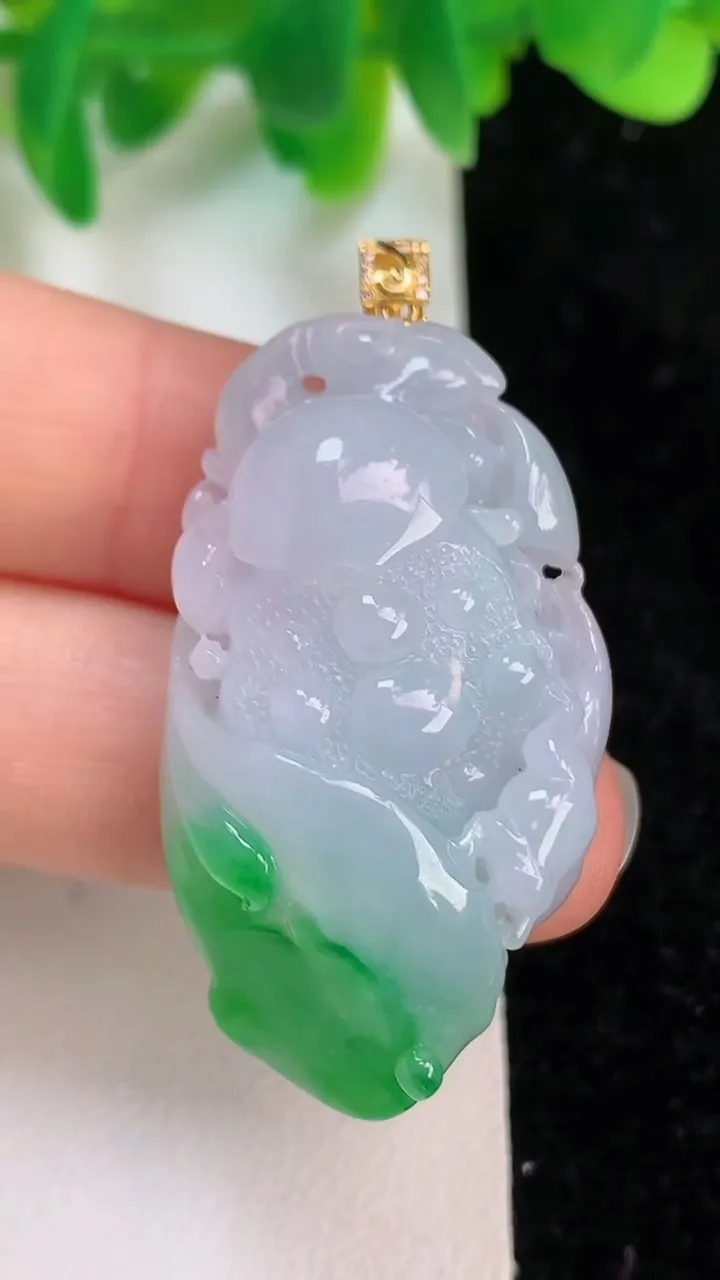 天然A货翡翠呱呱来财 青蛙吊坠，尺寸39.4-22.7-12.3，重量:16.82g
6月18日