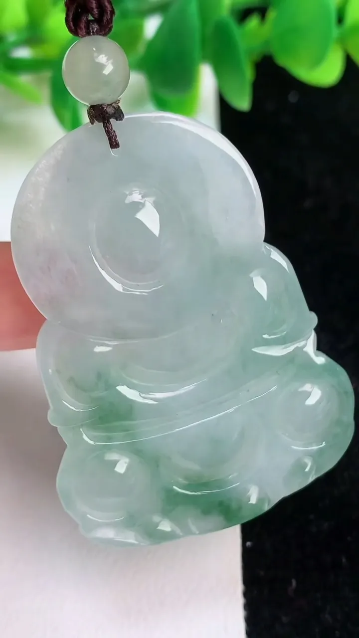 天然A货翡翠飘花观音菩萨吊坠，尺寸52-37.6-5.7，重量:20.63g
6月18日